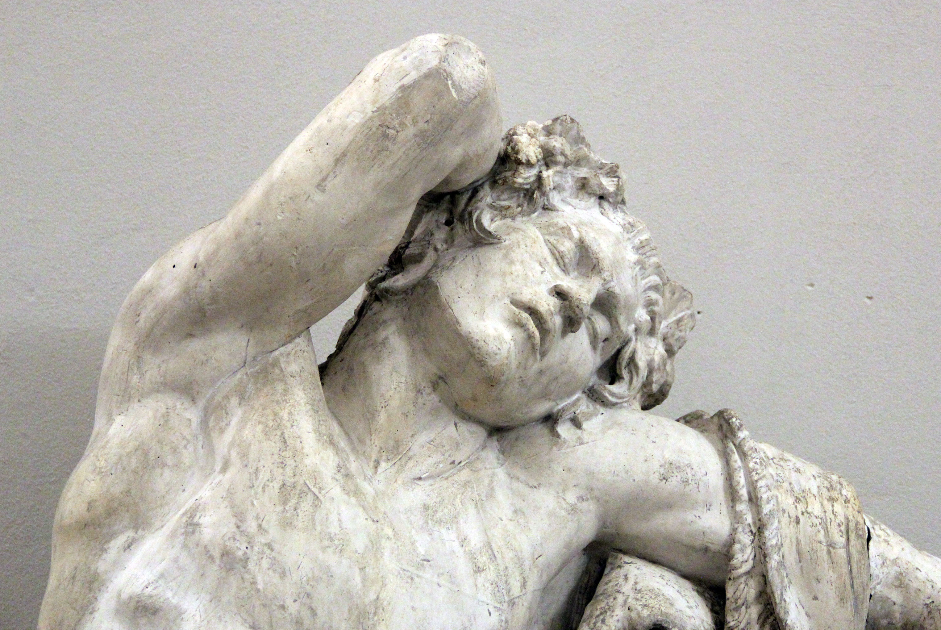 Ritratto della scultura del "Fauno Barberini" dopo il restauro
