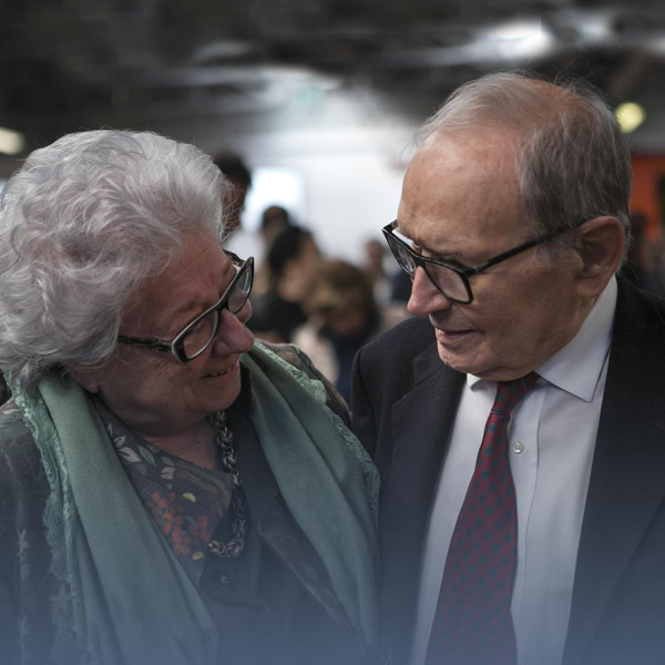 fotografia della Presidente dell'accademia di brera Livia Pomodoro e del maestro Ennio Morricone
