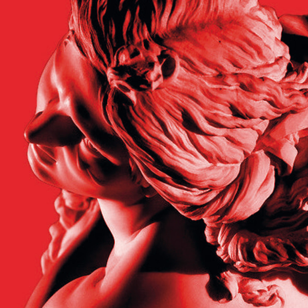 Immagine di scultura su toni rossi