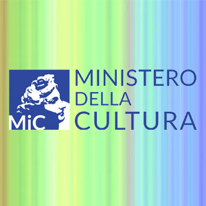 Logo Ministero della Cultura su fondo arcobaleno
