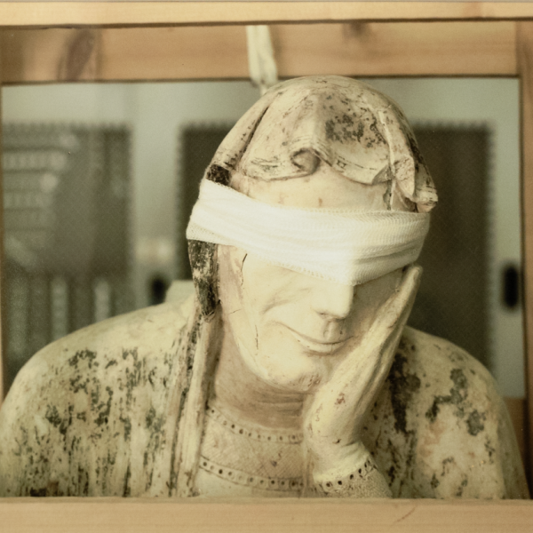 Copyright dell'immagine: MASBEDO, Handle with Care, 2017, fotografia, courtesy degli artisti, collezione Museo Civico Castelbuono